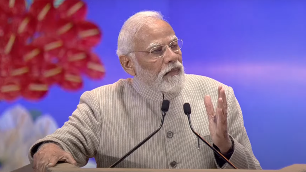 “MAA, BEHENO, BETIYON… MUJHE MAAF KARO” (“Women’s Dreams Crushed?” small sub-line)