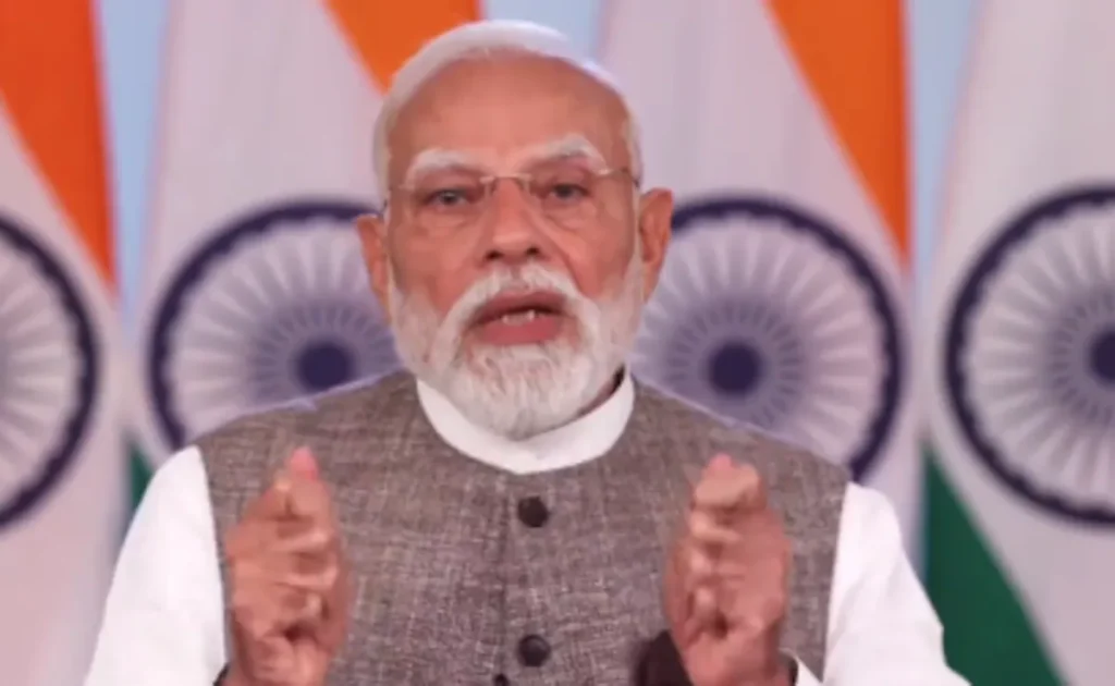 “MAA, BEHENO, BETIYON… MUJHE MAAF KARO” (“Women’s Dreams Crushed?” small sub-line)