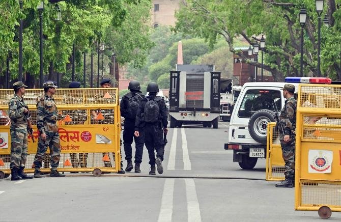 Police personnel monitoring crowds during the Jantar Mantar protest.
